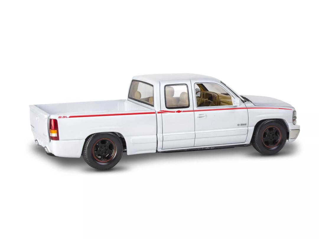 Revell 99 Chevy Silverado Street Pickup