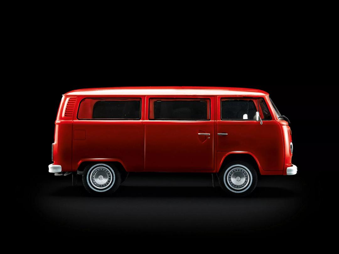 Revell Revell Volkswagen T2 Bus Advent Calendar Model Kit