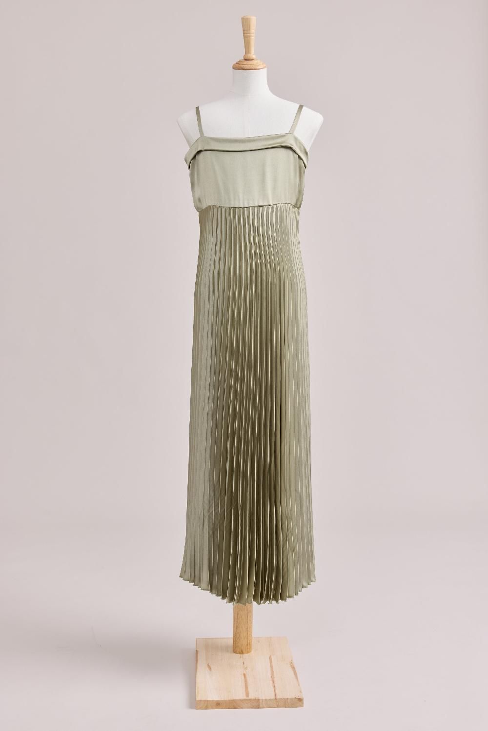 revelry Juniors Saylor Satin Pleated Dress