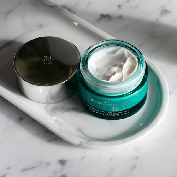 Révive Moisturizing Renewal Day Cream / SPF 30 Broad Spectrum UVA & UVB Sunscreen