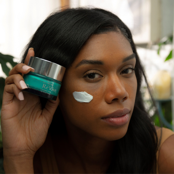 Révive Moisturizing Renewal Day Cream / SPF 30 Broad Spectrum UVA & UVB Sunscreen