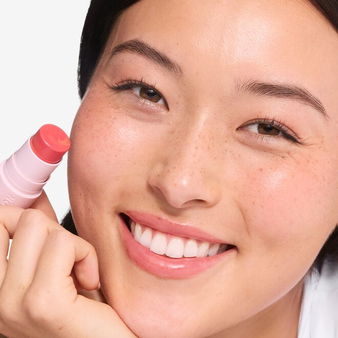 Revolution Beauty London Revolution Skin Silk Marble Blush Stick