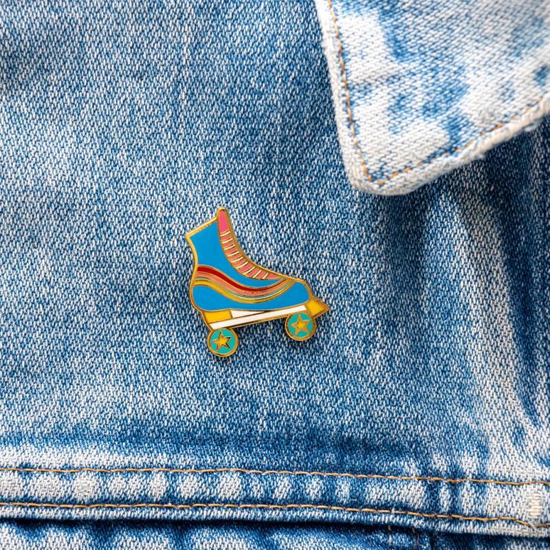 rex london Pin badge - Roller skate