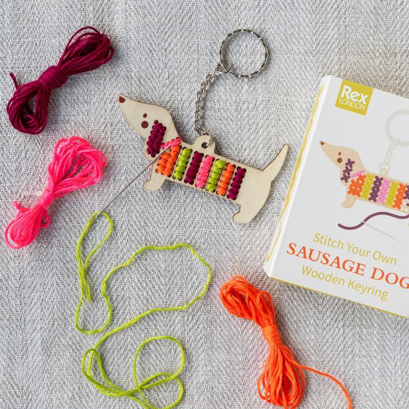 rex london Stitch your own wooden keyring - Sausage Dog