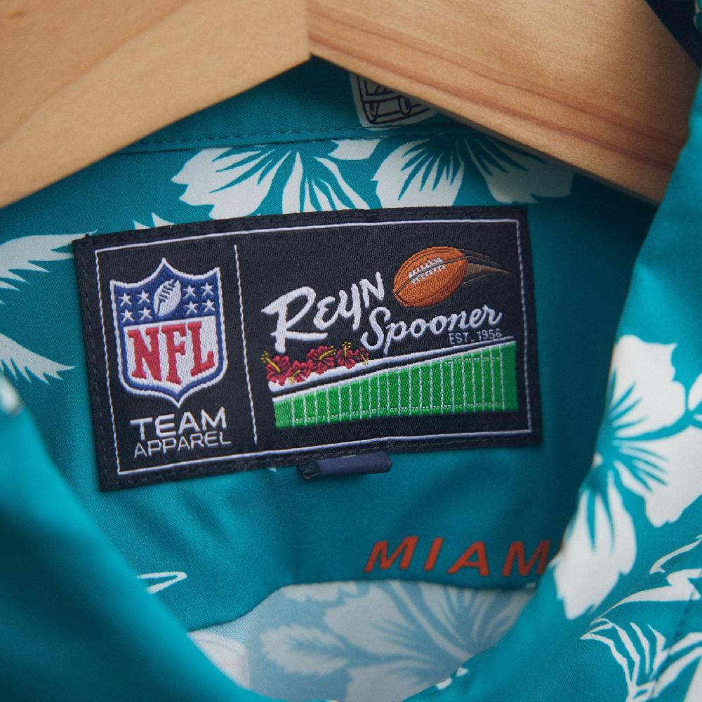 Reyn Spooner MIAMI DOLPHINS KEKAI PERFORMANCE BUTTON FRONT