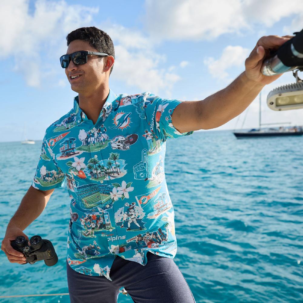 Reyn Spooner MIAMI DOLPHINS SCENIC PERFORMANCE BUTTON FRONT