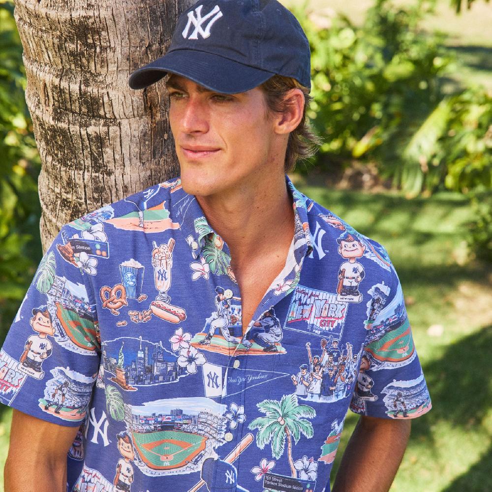 Reyn Spooner MLB® NEW YORK YANKEES SCENIC PERFORMANCE BUTTON FRONT