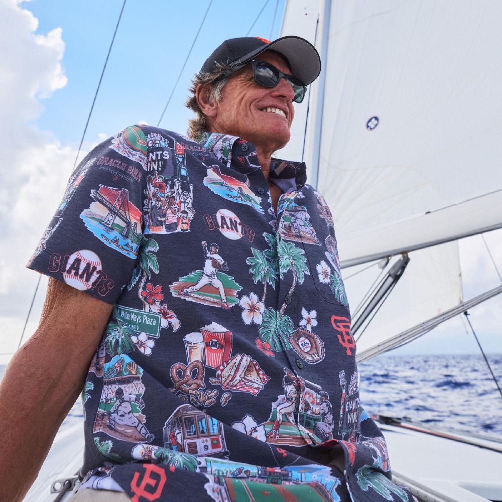 Reyn Spooner MLB® SAN FRANCISCO GIANTS SCENIC PERFORMANCE BUTTON FRONT