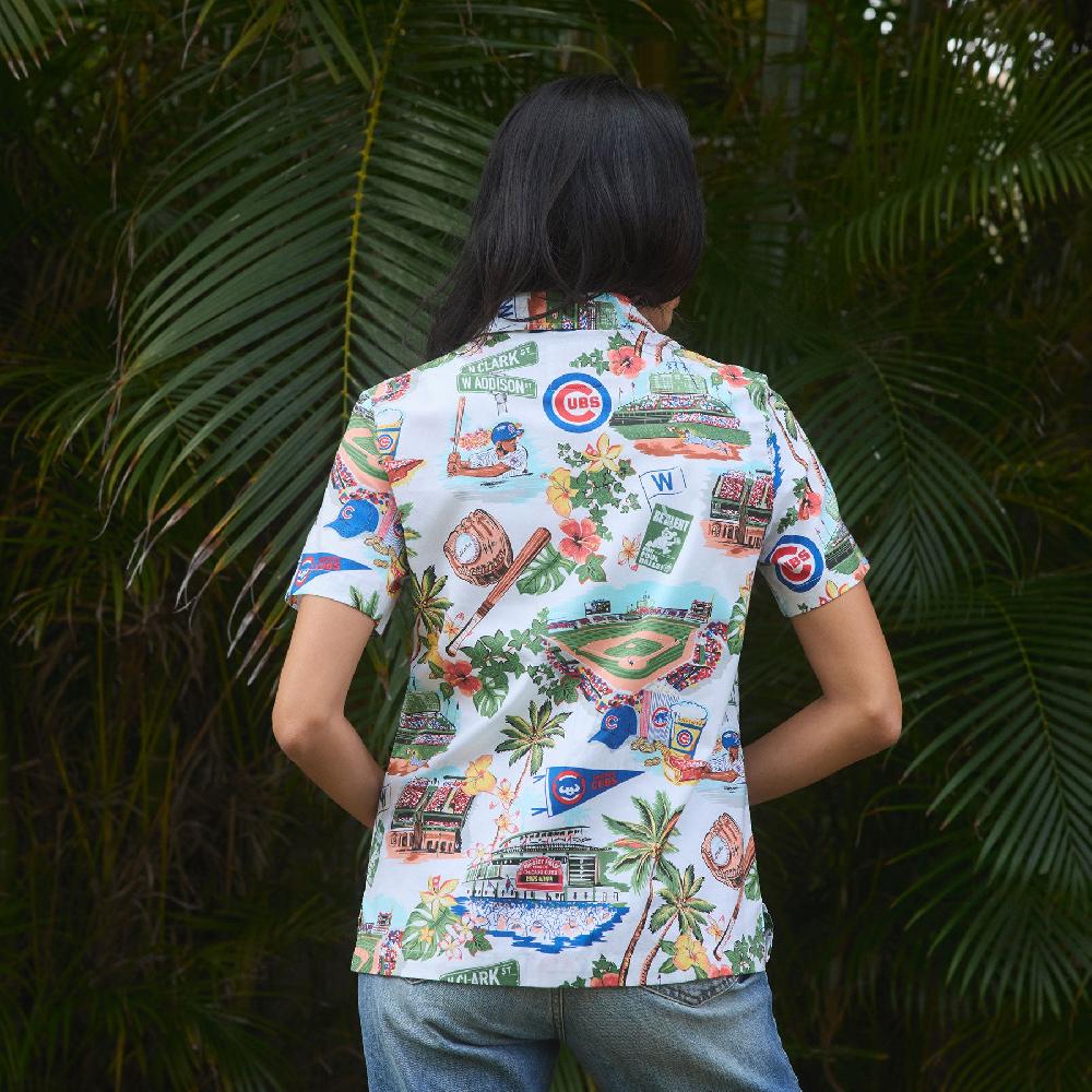 Reyn Spooner MLB® WOMEN'S CHICAGO CUBS SCENIC BUTTON FRONT