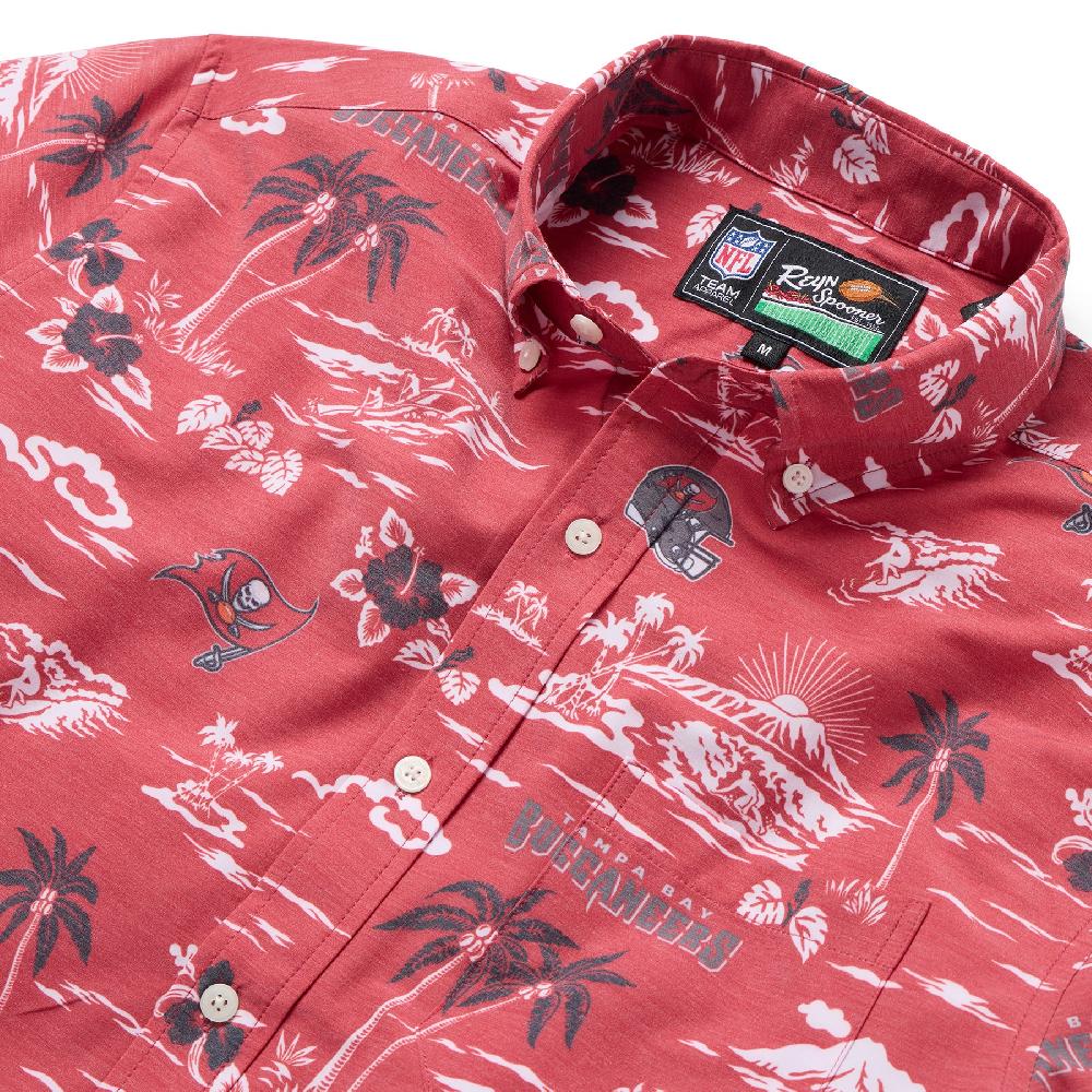 Reyn Spooner TAMPA BAY BUCCANEERS GAME DAY PERFORMANCE BUTTON FRONT