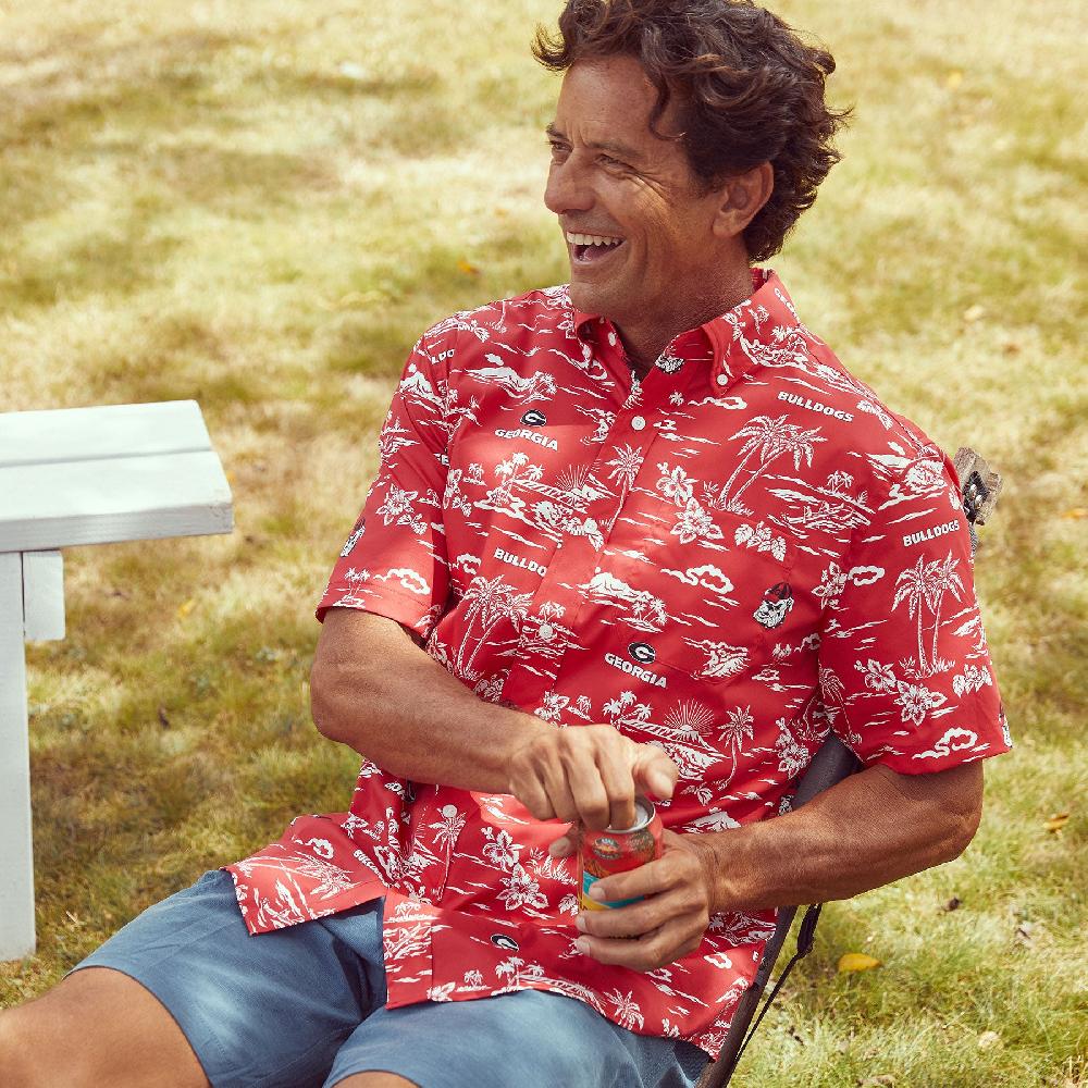 Reyn Spooner UNIVERSITY OF GEORGIA KEKAI PERFORMANCE BUTTON FRONT