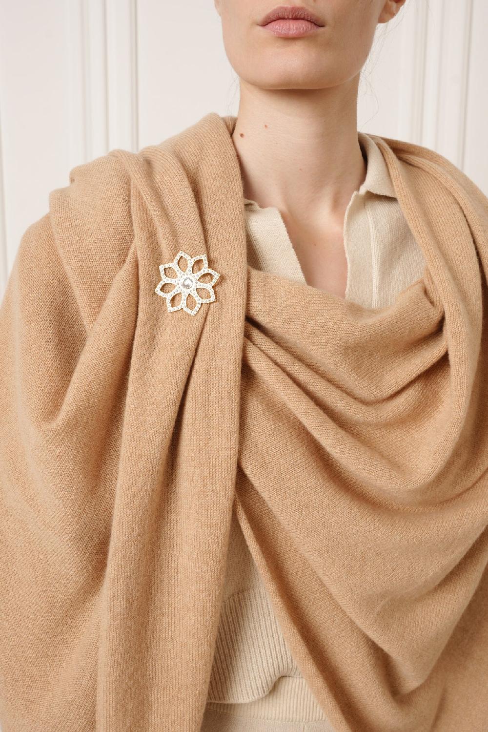 Rhea Costa Lotus Single Flower Brooch In Gold-Plated