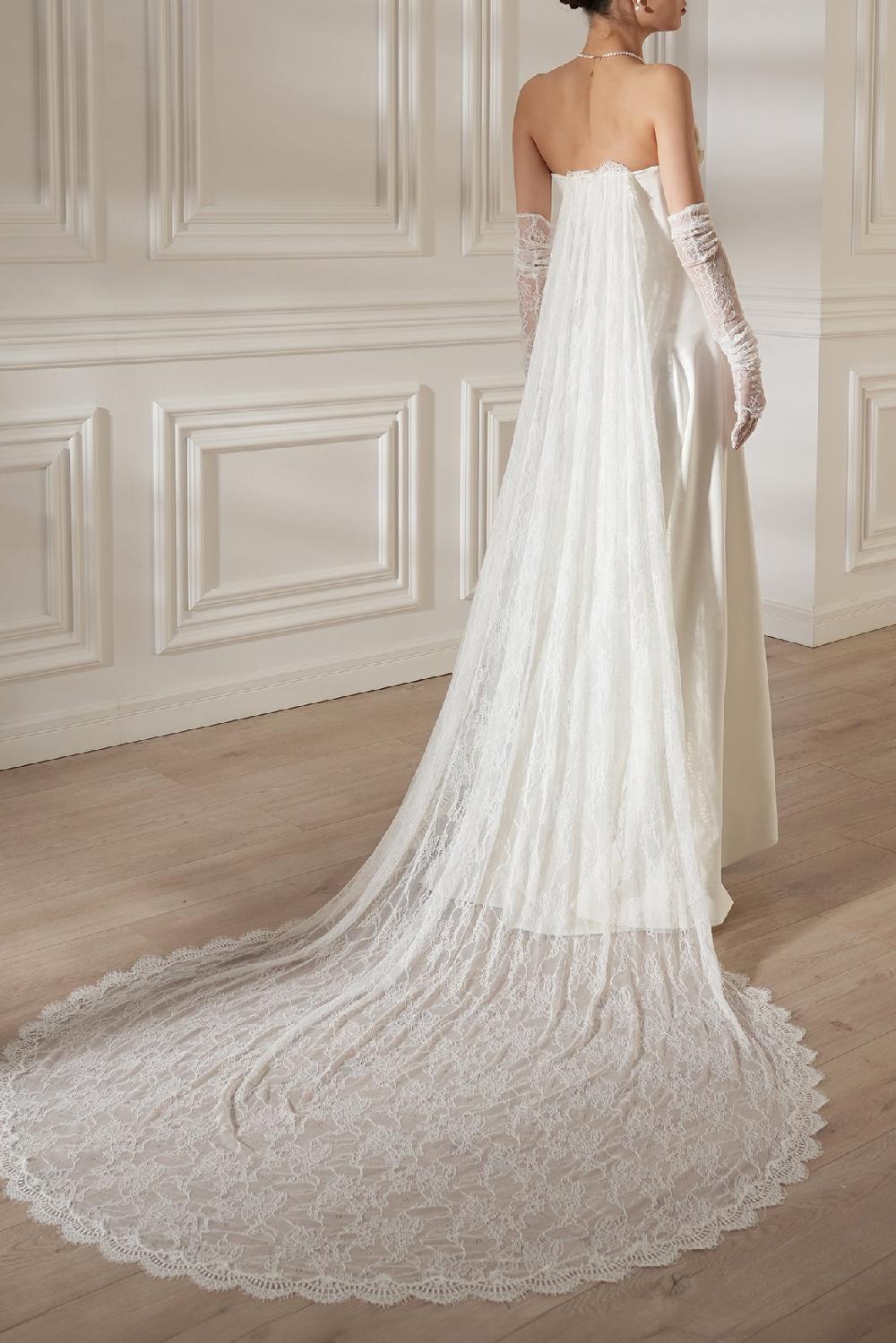 Rhea Costa Amada Lace Train