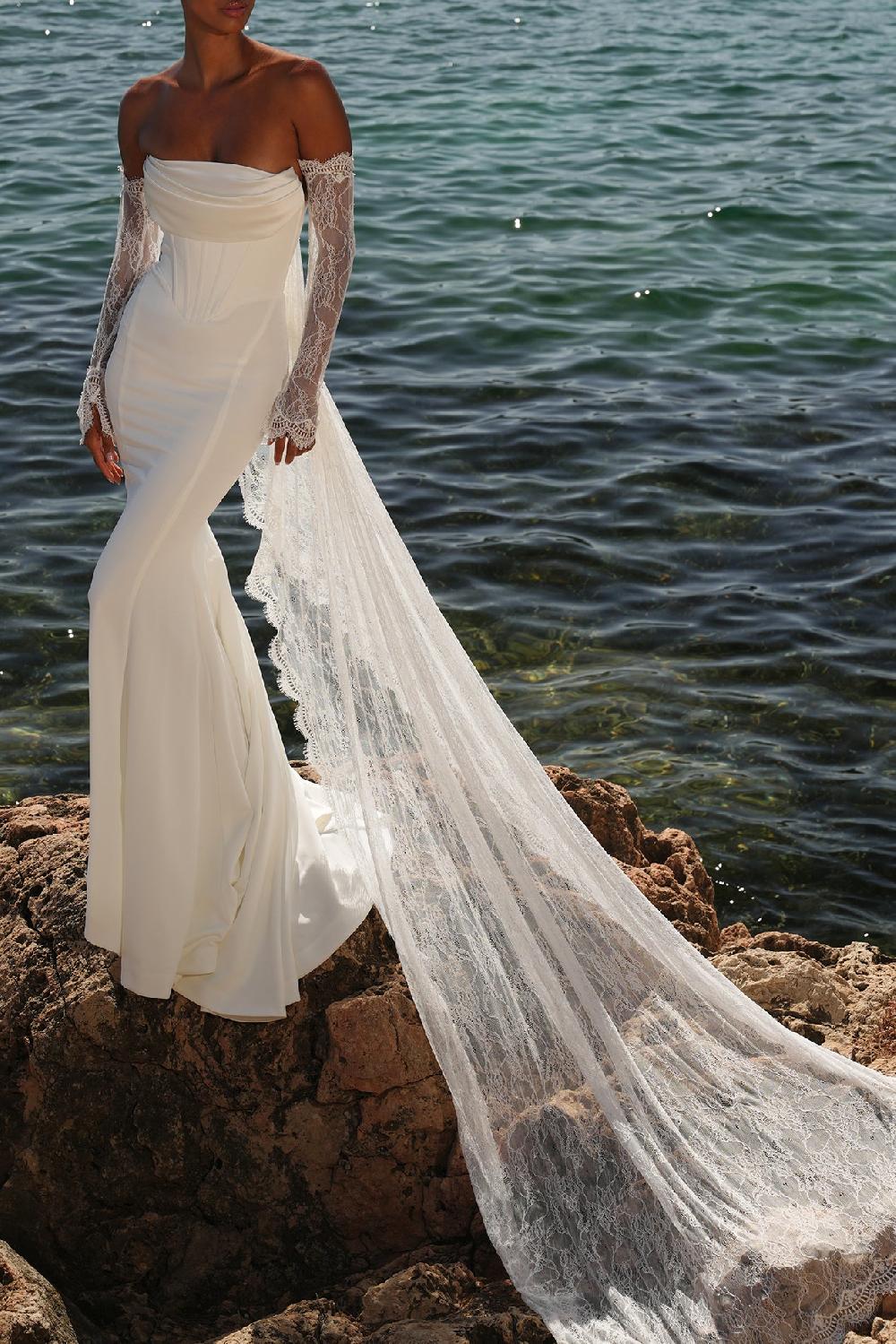 rhea costa Amada Lace Train