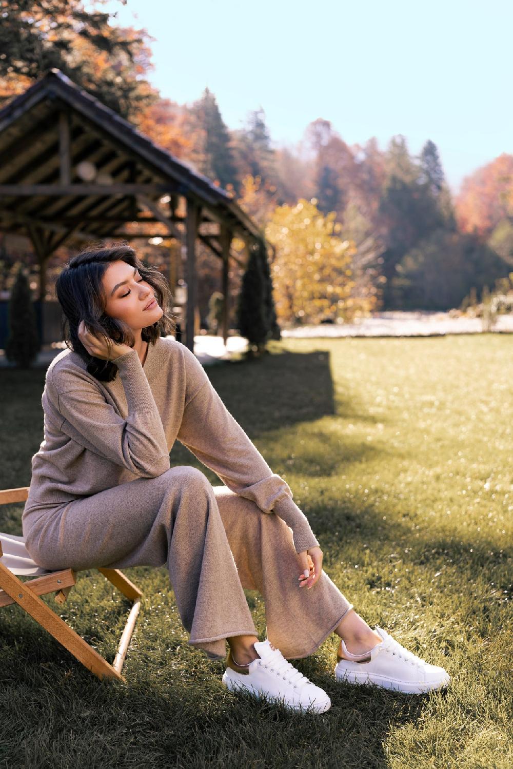 Rhea Costa Huda V-Neck Cashmere Sweater In Sesame