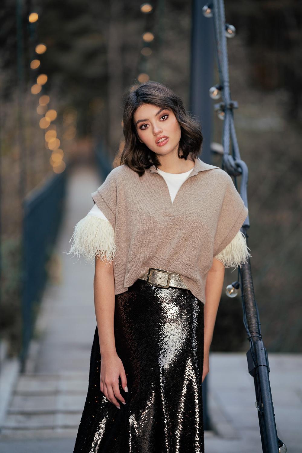 Rhea Costa Shiya V-Neck Cashmere Sweater Vest In Sesame