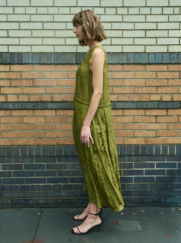 Rhié CRINKLE SILK CARGO DRESS ARMY GREEN