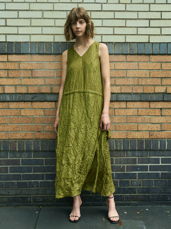 Rhié CRINKLE SILK CARGO DRESS ARMY GREEN