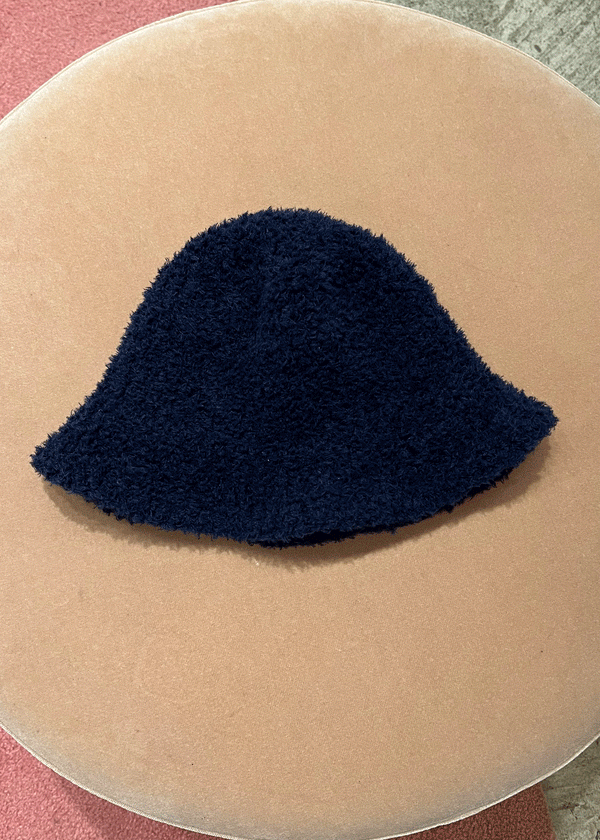 rhié HAND KNIT BUCKET NAVY