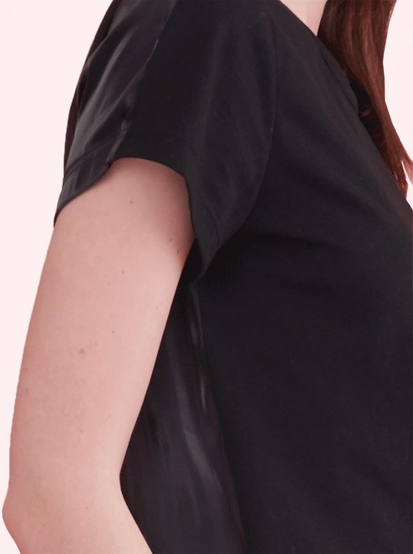 Rhié SPLIT TEE BLACK