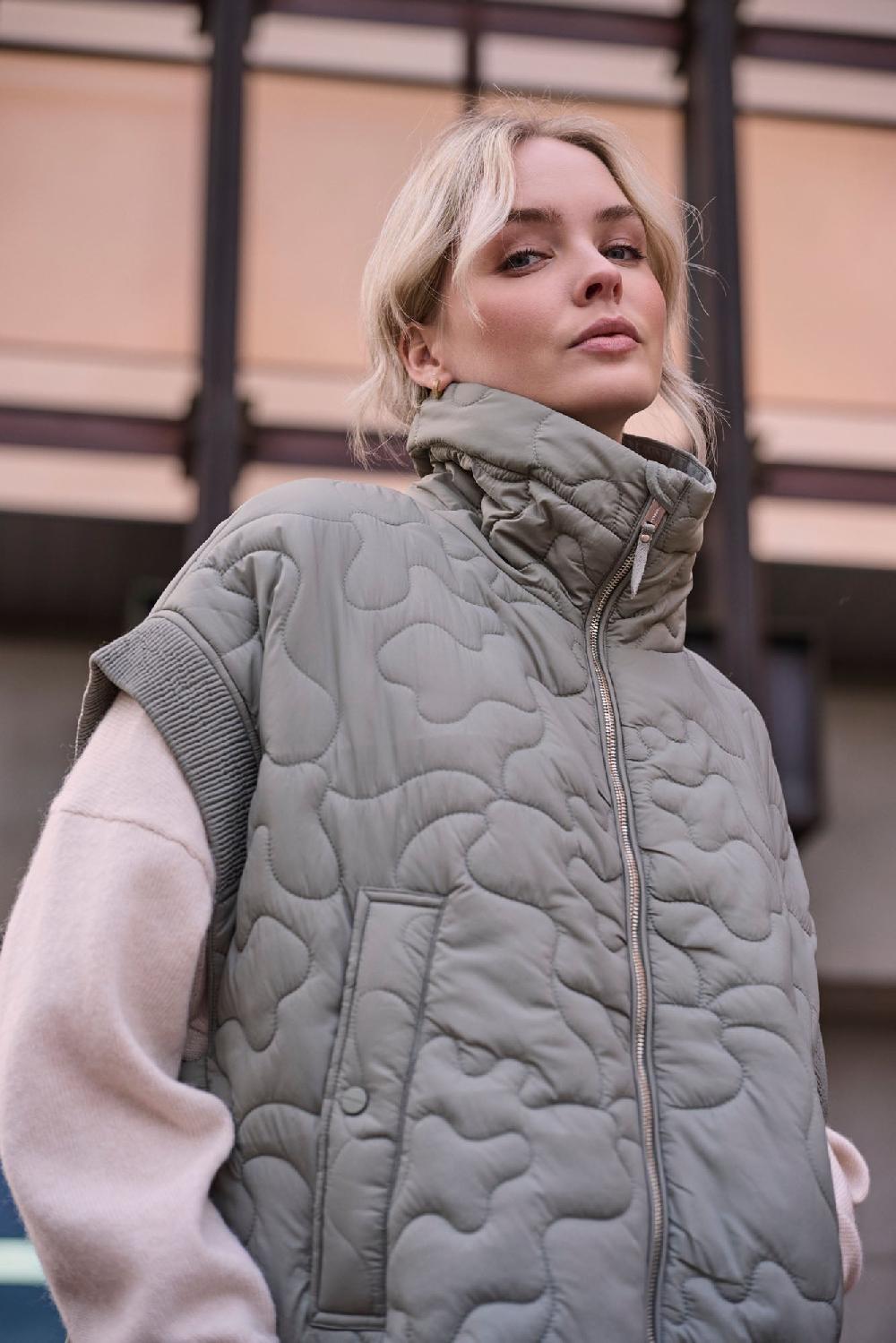 rino & pelle Caitlyn cape Green ash