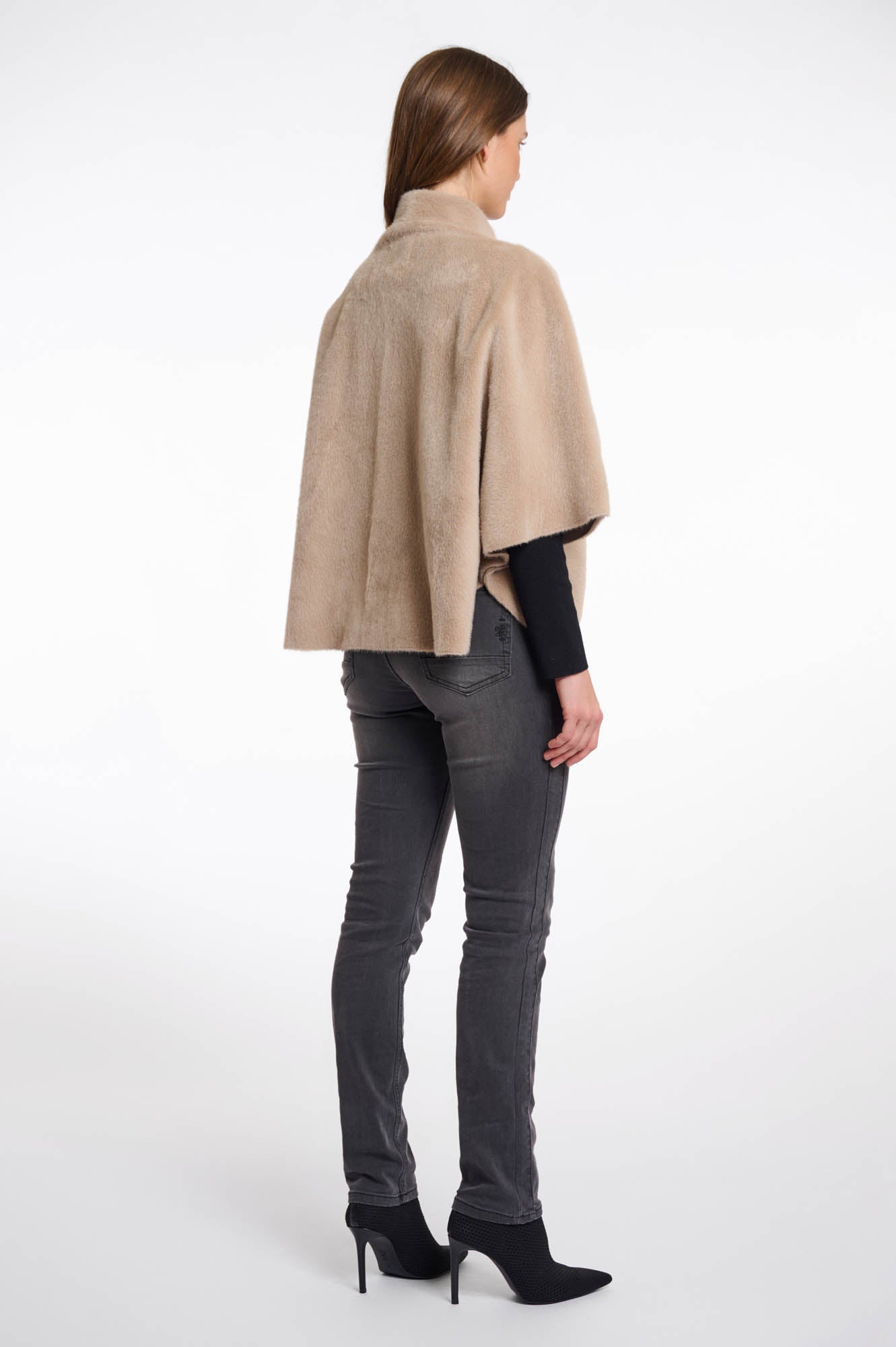 Rino & Pelle Dewi Cape Oat