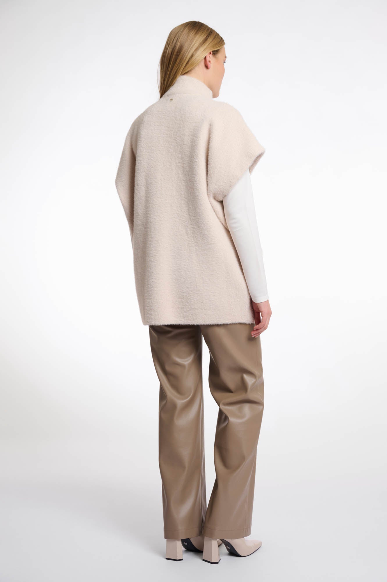 Rino & Pelle Helen Cape Pale