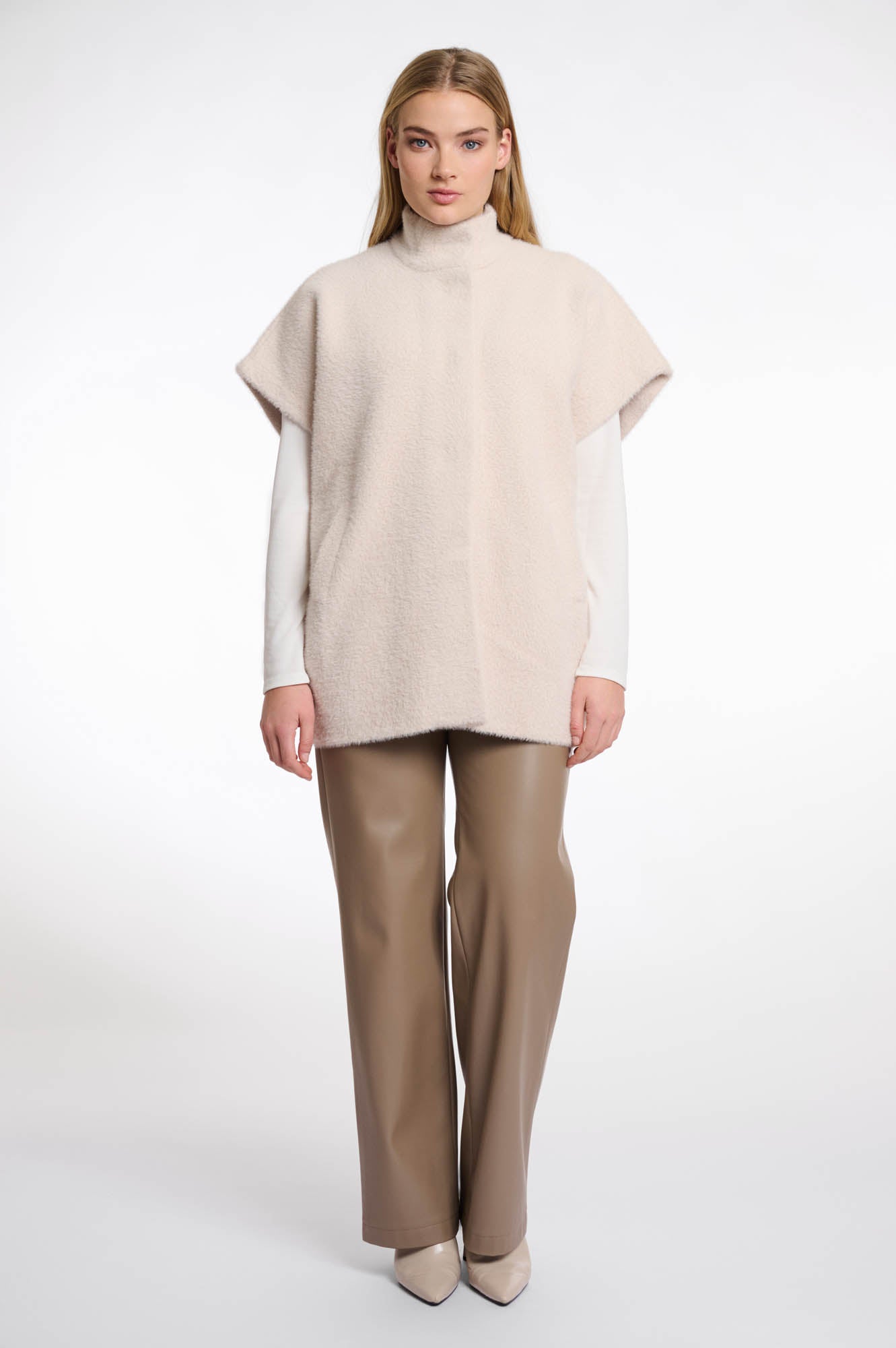 rino & pelle Helen cape Pale