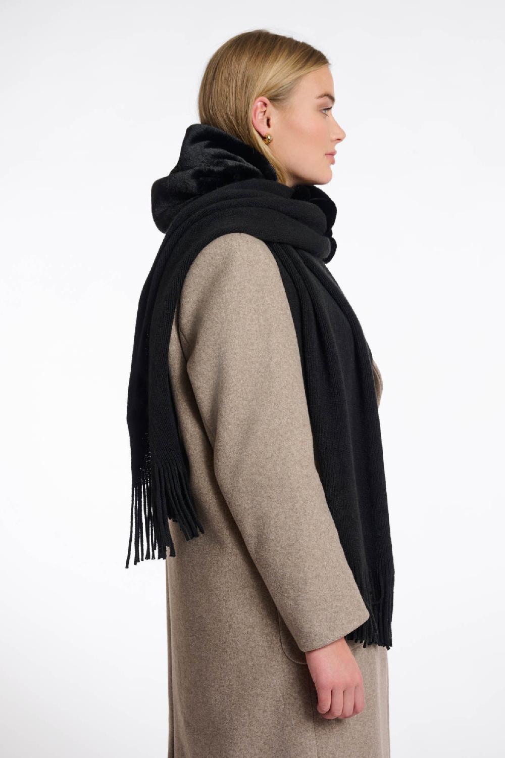 Rino & Pelle Vlien Scarf Black