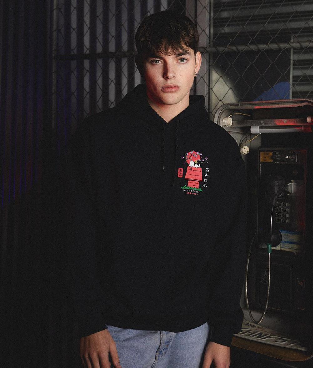 Riot Society Peanuts Snoopy Doghouse Japan Mens Hoodie