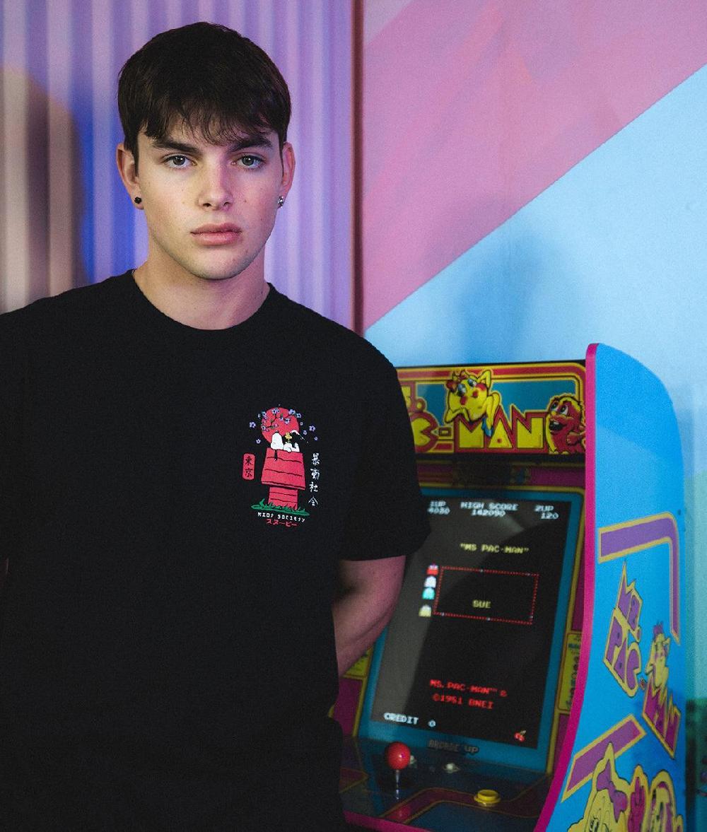 Riot Society Peanuts Snoopy Doghouse Japan Mens T-Shirt