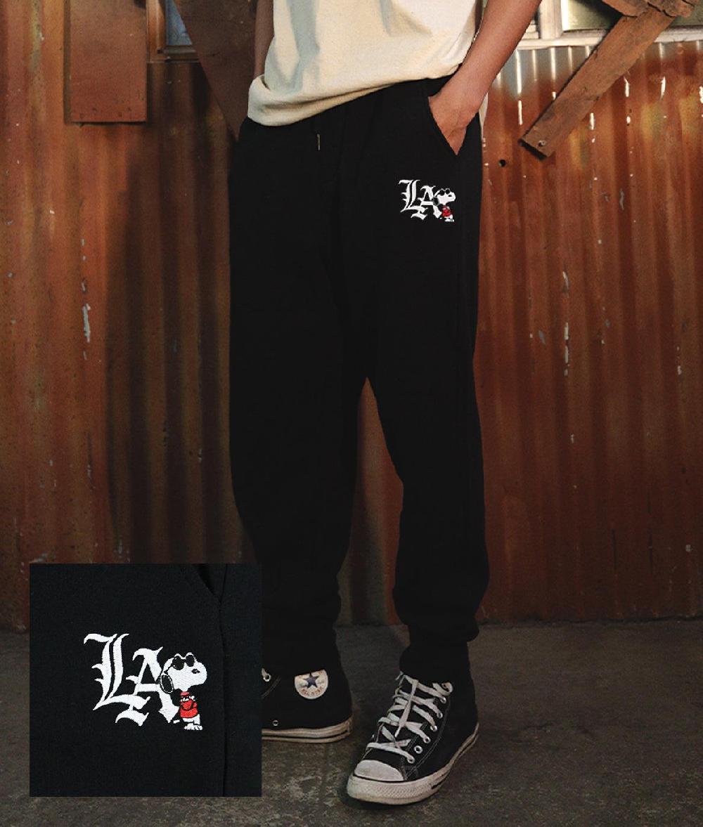riot society Peanuts Snoopy LA Chill Embroidered Mens Joggers