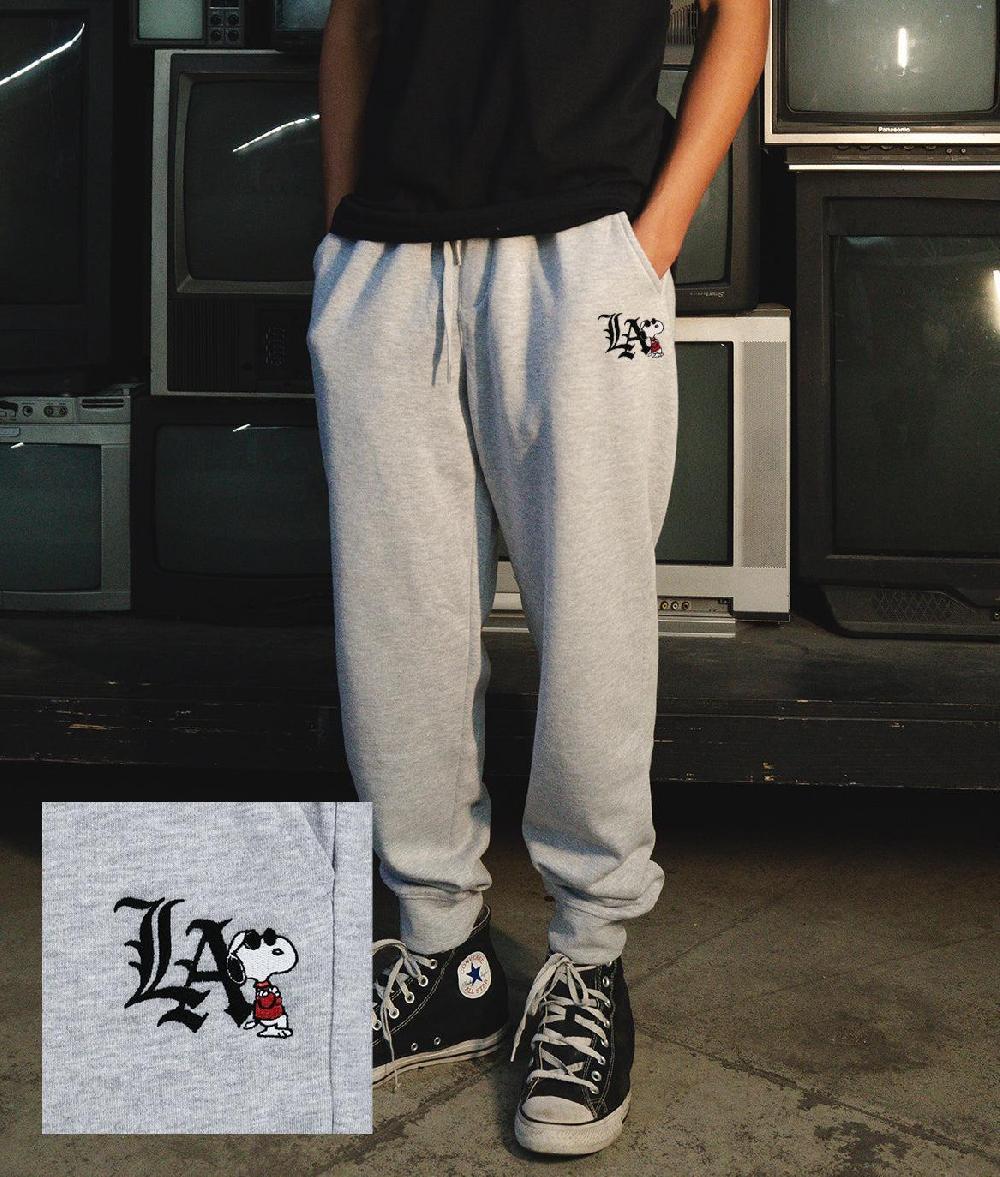 riot society Peanuts Snoopy LA Chill Embroidered Mens Joggers