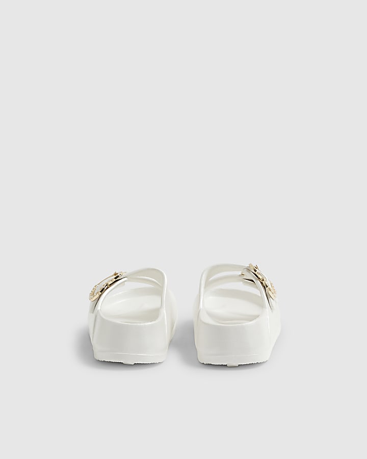 River Island Girls White Heart Buckle Moulded Sliders