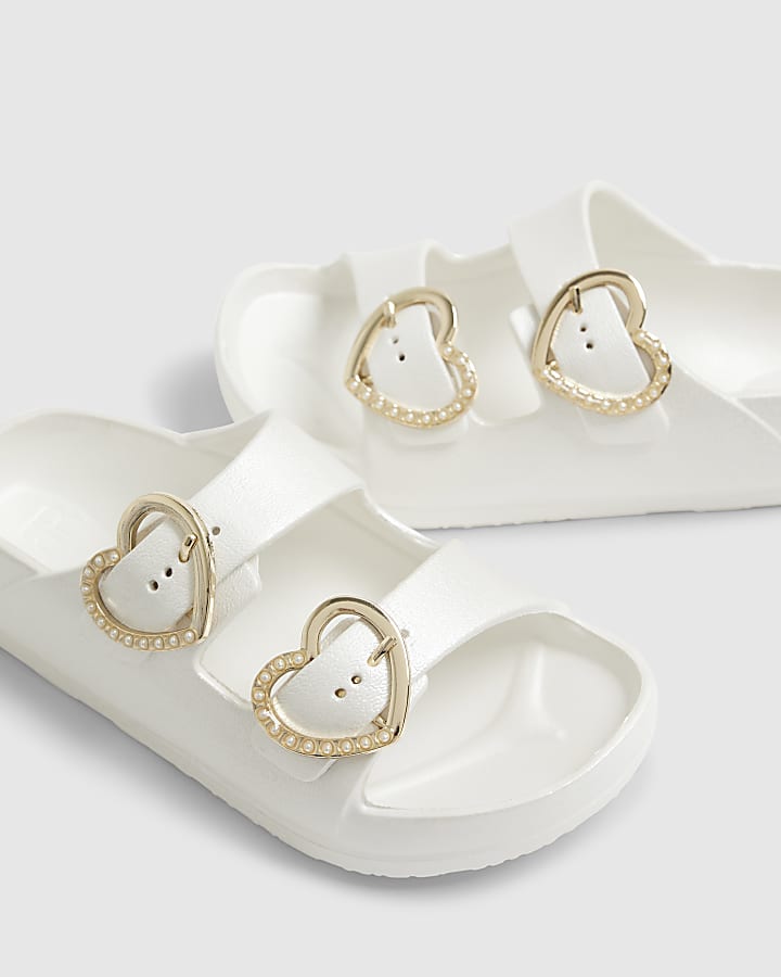 River Island Girls White Heart Buckle Moulded Sliders