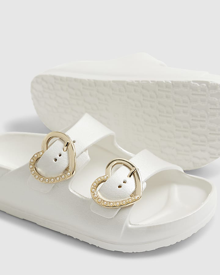 river island Girls White Heart Buckle Moulded Sliders
