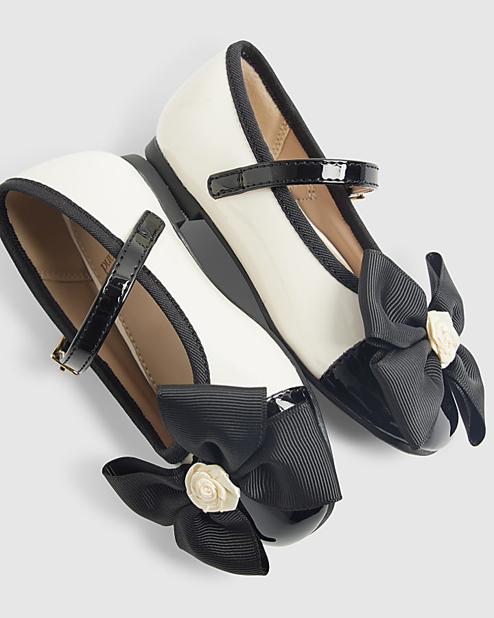 River Island Mini Girls Cream Rose Bow Ballerina Pumps