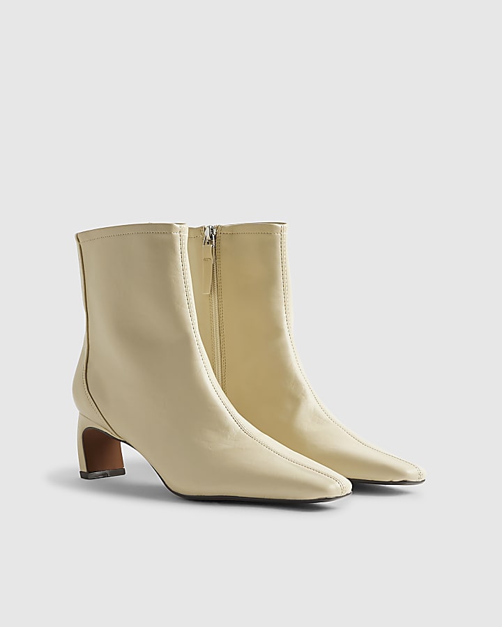 River Island Cream Block Heel Stretch Sock Boots
