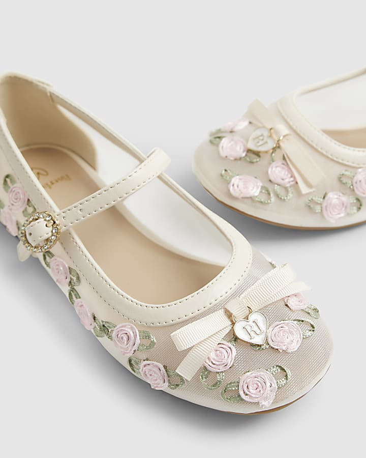 River Island Girls Cream Rose Bud Pumps
