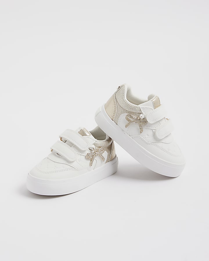 River Island Mini Girls White Bow Charm Trainers