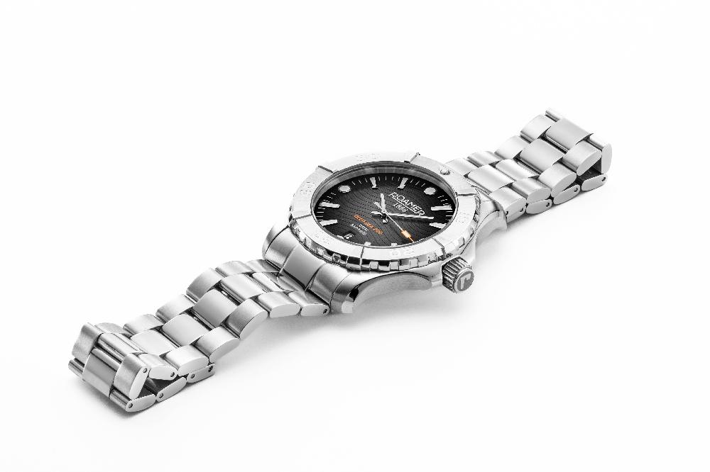 Roamer Deep Sea 200 43 Mm Quartz Three-Hand Date Black Dial Silver Bracelet Sapphire Glass Stainless Steel Swiss Watch