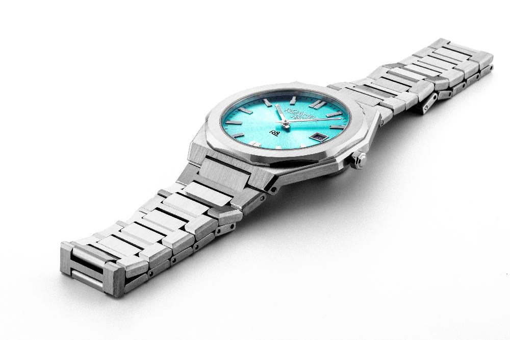 Roamer R8 Gents 41 Mm Quartz Three-Hand Date Light Blue Dial Silver Bracelet Sapphire Glass Stainless Steel Swiss Watch