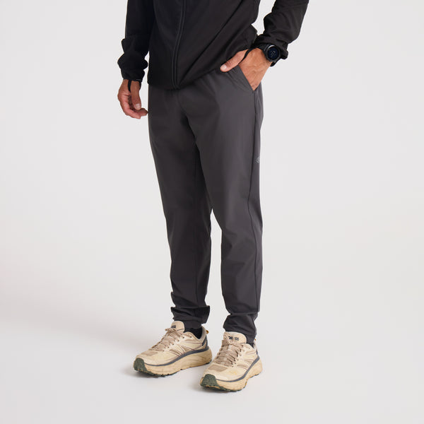Roark Alta Jogger Pants In Onyx