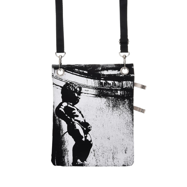 Robin Ruth Passport Bag - Brussels - Manneken Pis