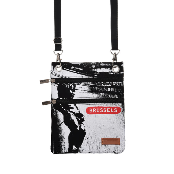 robin ruth Passport bag - Brussels - Manneken Pis