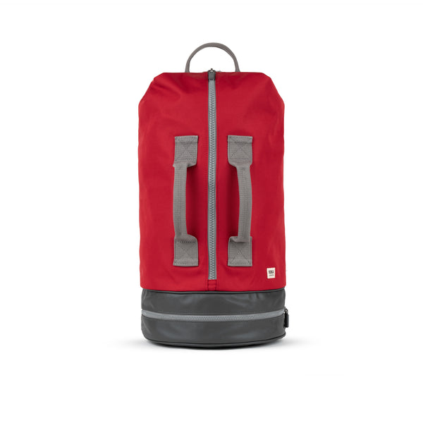 roka london Heathrow Duffle Bag Backpack in Mars Red