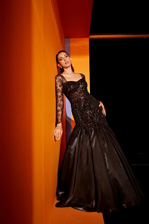 roqa AKOYA Black organza fitted gown with a flared bottom