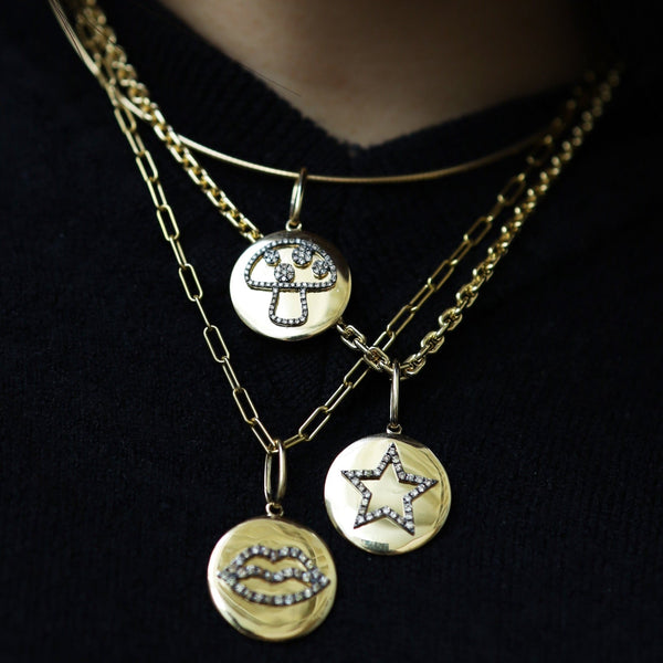 Rosa De La Cruz LIPS MEDALLION