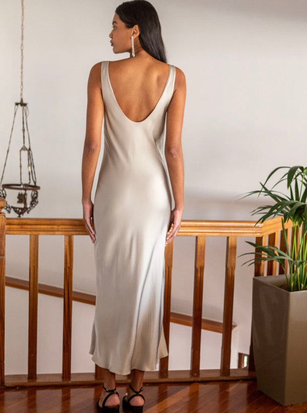 Roses Are Red CHARLOTTE MIDI DRESS - LIGHT GREY