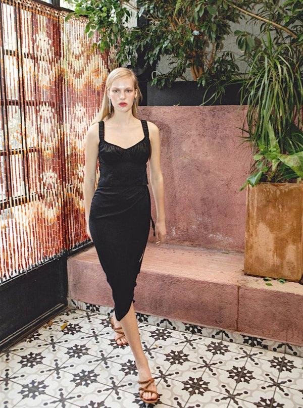 Roses Are Red THE WRAPSKIRT IN BLACK